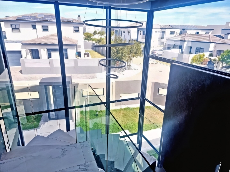5 Bedroom Property for Sale in Parklands North Western Cape